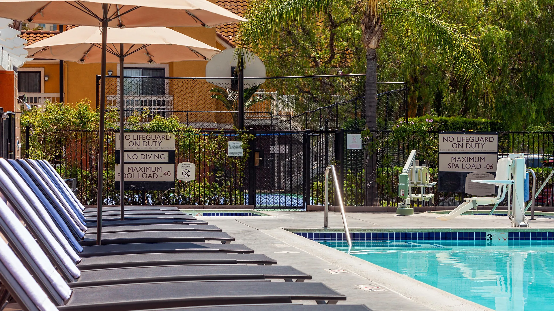 Clementine Hotel&Suites Anaheim 3*,