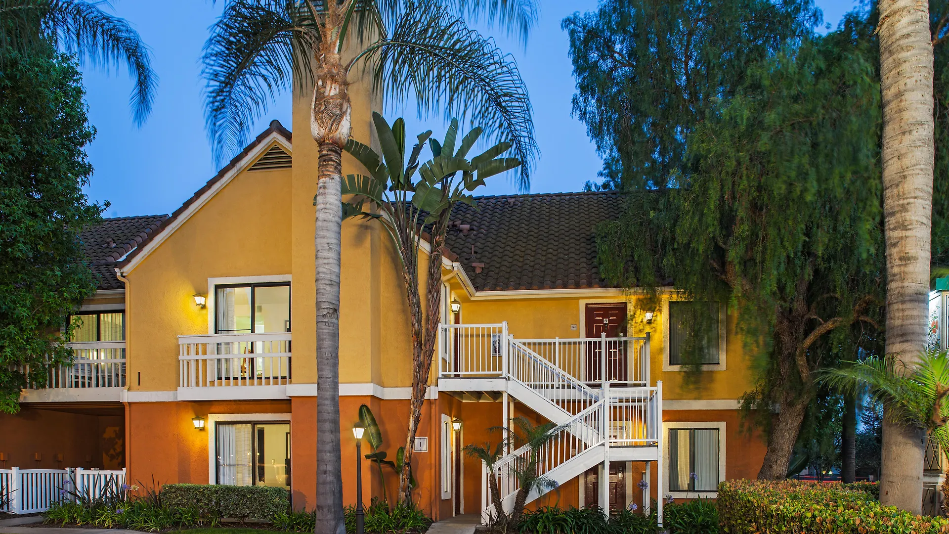 Clementine Hotel&Suites Anaheim Hotel